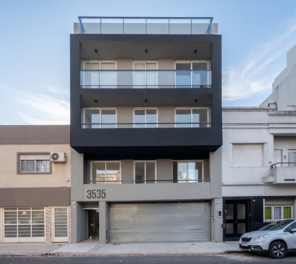 Fachada. Manzanares 3535.