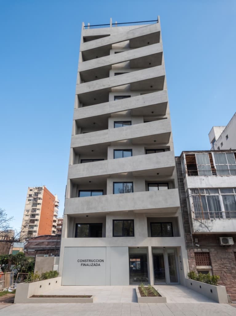 Fachada. Pavón 2476.