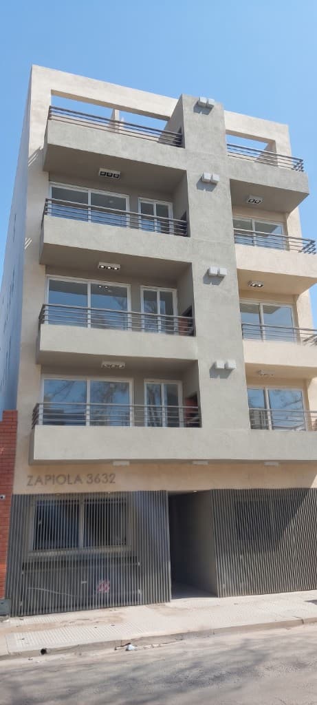 Fachada. Zapiola 3632.